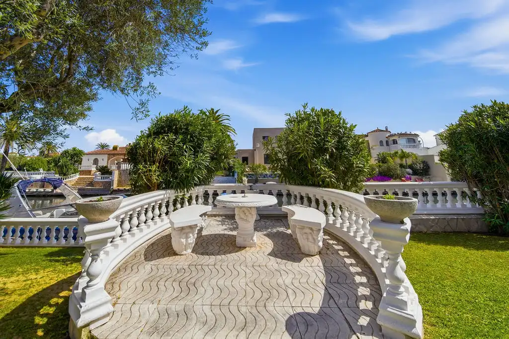 Casa con piscina en venta en Carrer Noguera, imagen 8
