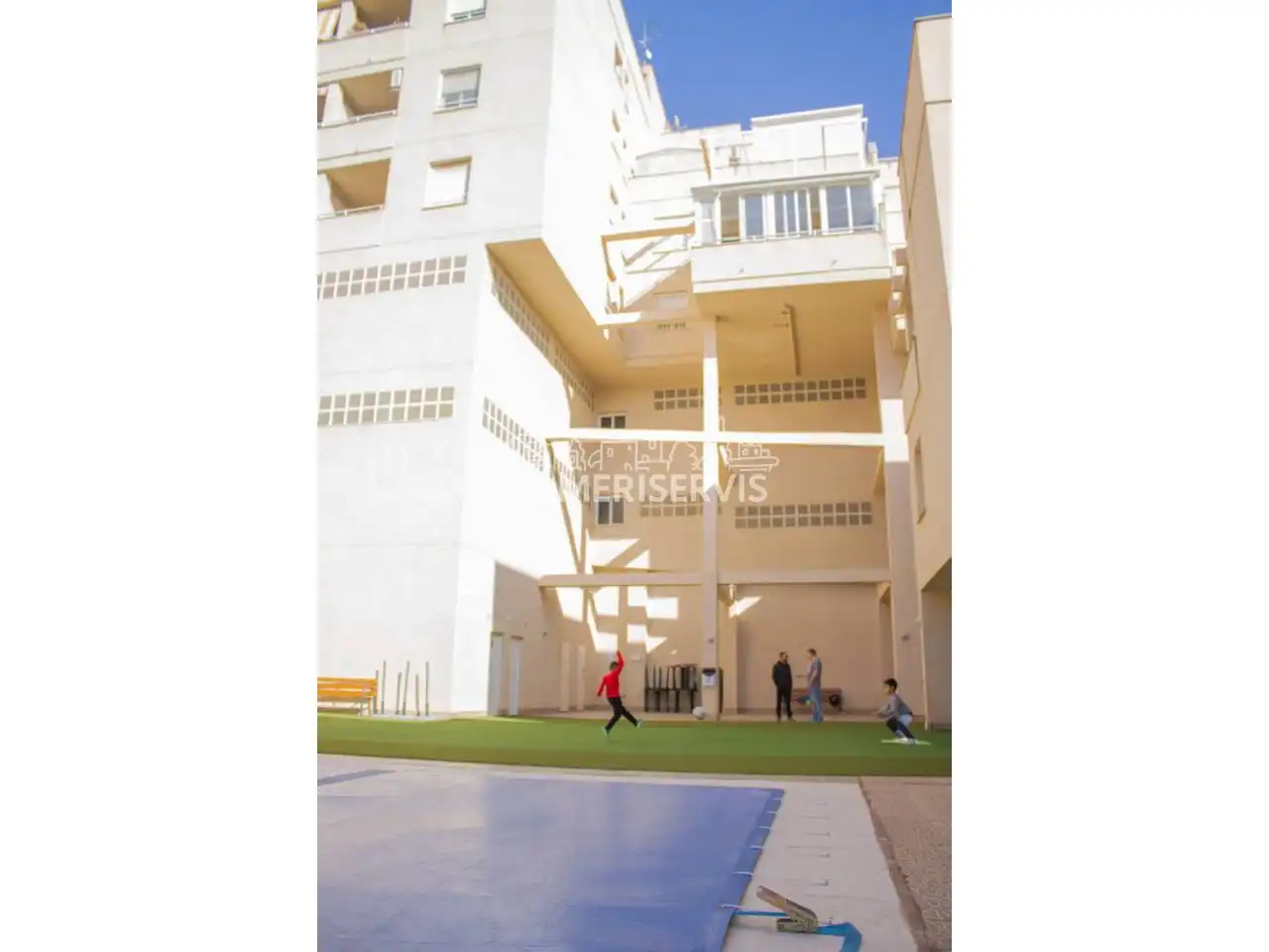Vista exterior de Pis en venda en Roquetas de Mar amb Aire condicionat, Terrassa i Traster