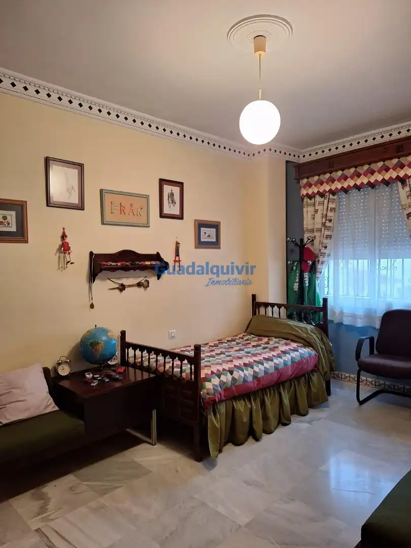 Dormitori de Casa o xalet en venda en Brenes amb Aire condicionat i Terrassa