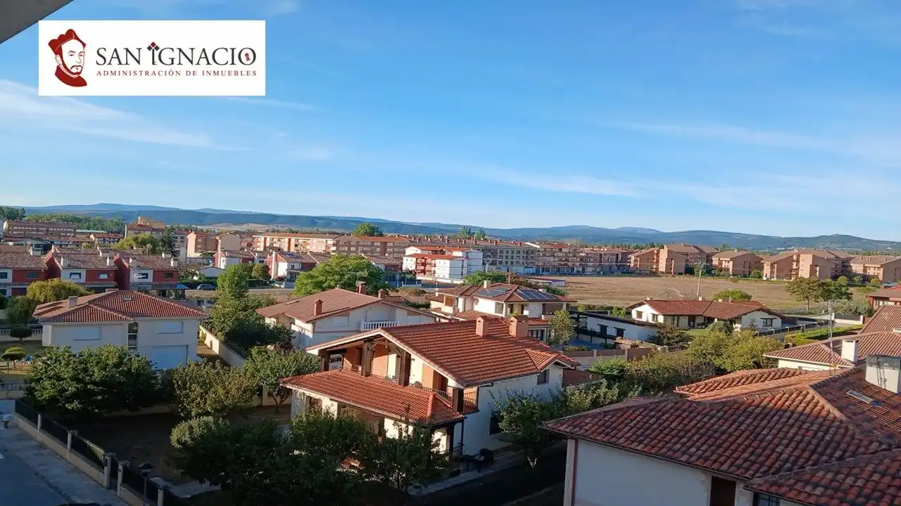 Vista exterior de Pis en venda en Villarcayo de Merindad de Castilla la Vieja amb Calefacció