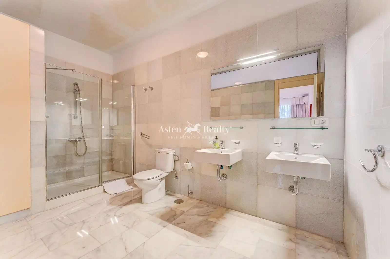 House with pool for sale in Londres, imagen 53