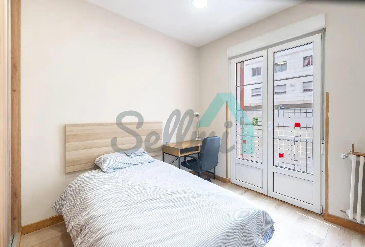 Habitación de Piso de alquiler en Oviedo  con Calefacción, Terraza y Amueblado