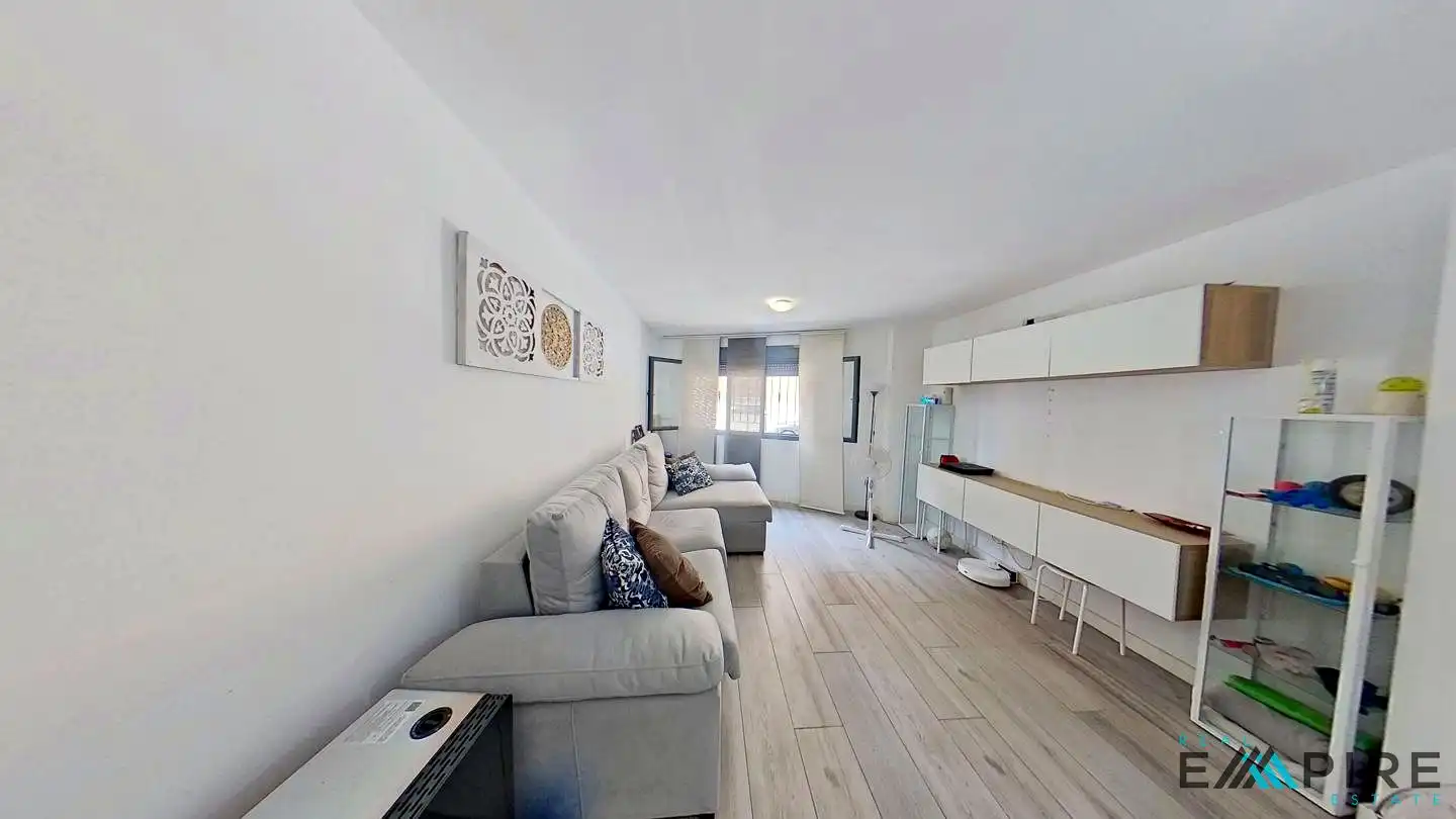Sala d'estar de Planta baixa en venda en Yuncler amb Parquet