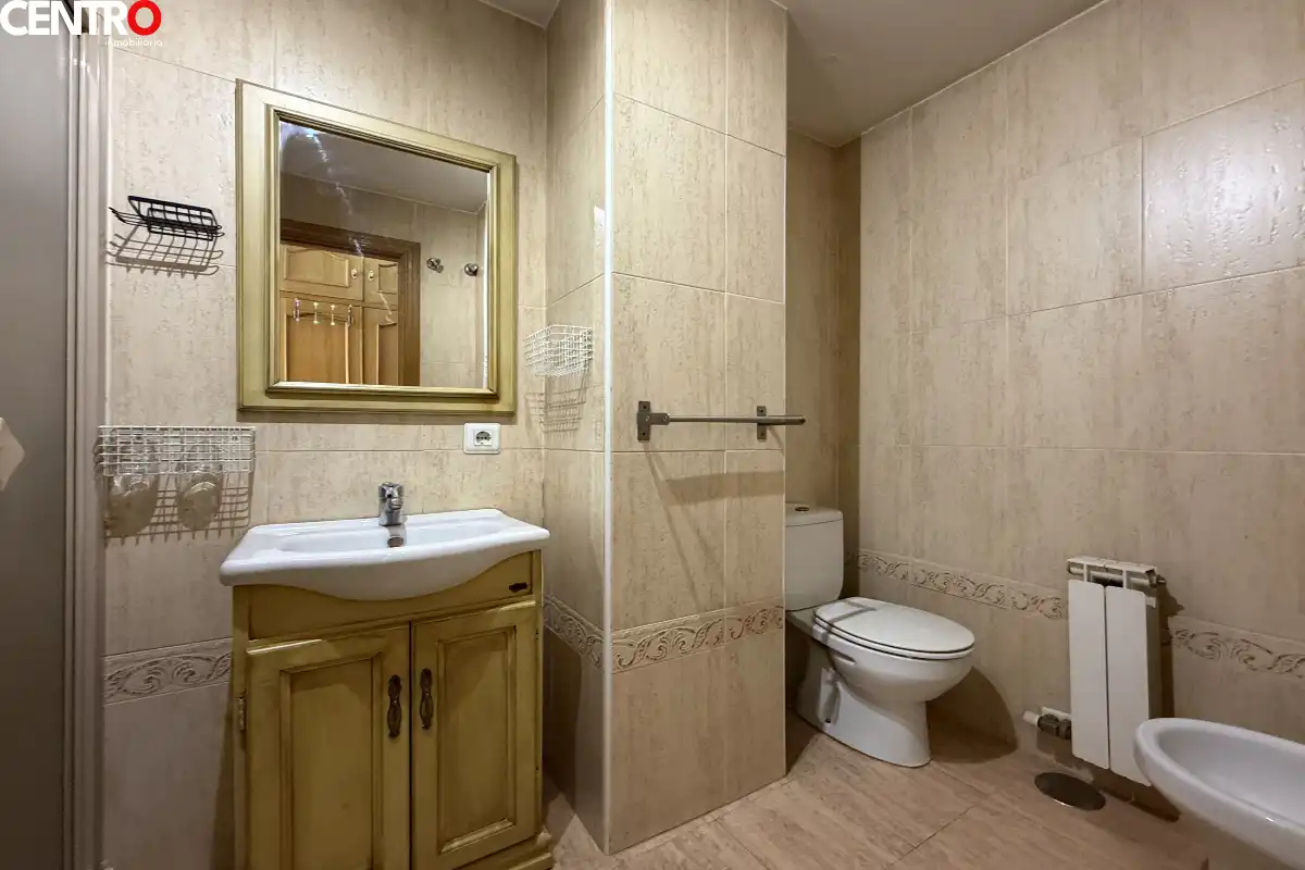 Baño de Piso en venta en Granada con Aire acondicionado, Calefacción y Jardín privado