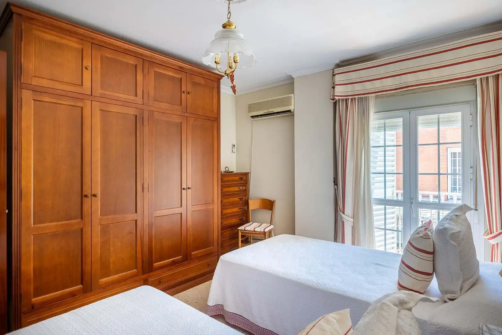 Habitación de Casa o chalet en venta en Sevilla con Aire acondicionado, Calefacción y Jardín privado