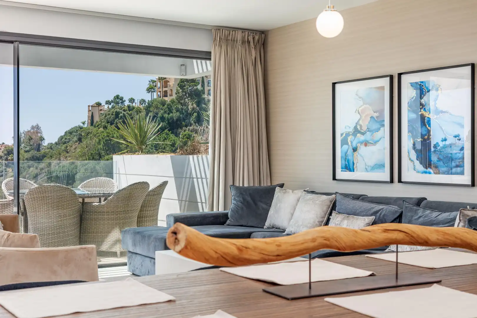 Sala de estar de Apartamento en venta en Benahavís con Aire acondicionado, Calefacción y Jardín privado