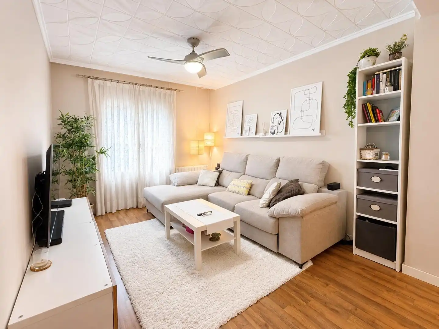 Living room of Flat for rent in Valencia  with Heating, Parquet flooring and Furnished