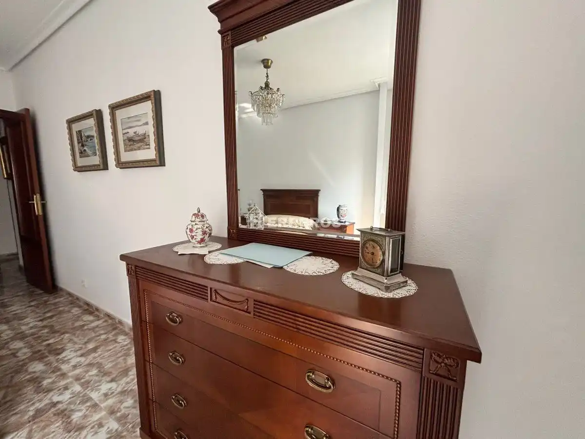 Habitación de Piso en venta en  Logroño con Calefacción, Terraza y Trastero