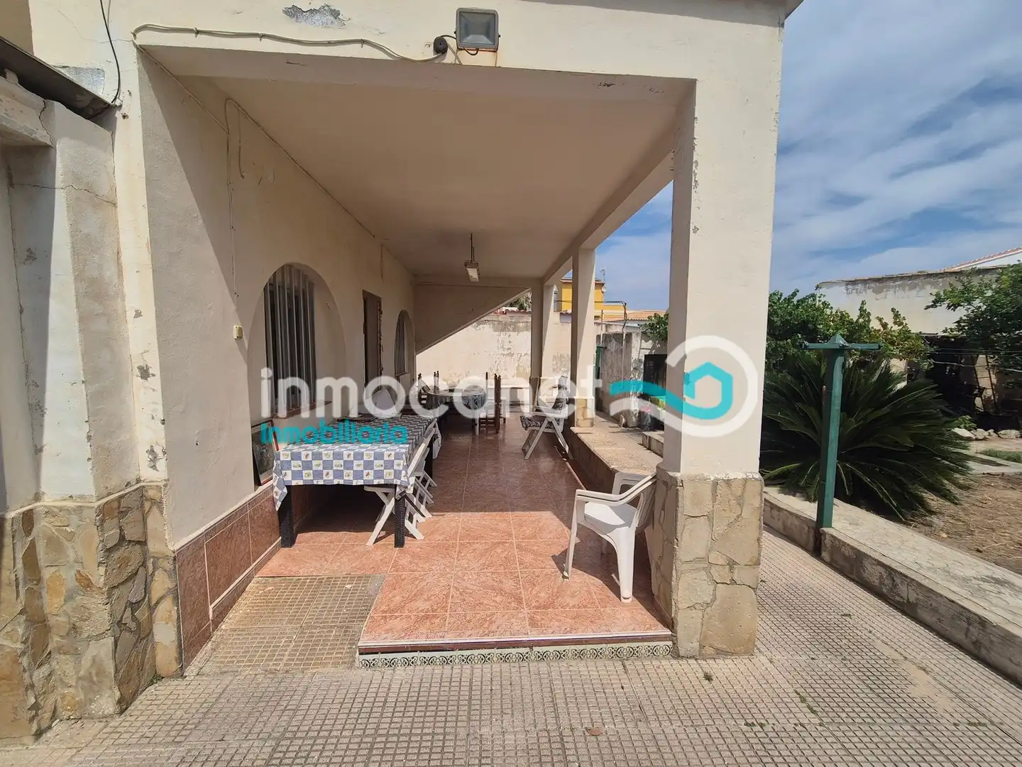 Vista exterior de Casa o xalet en venda en Oliva amb Terrassa