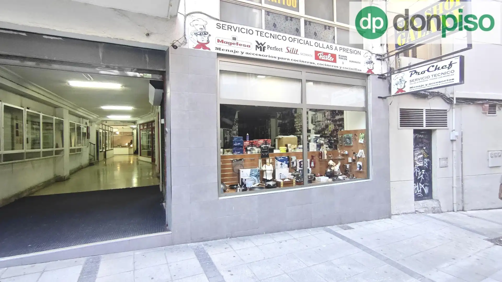Locale commerciale in affitto a Calle Luis Hoyos Sainz 2