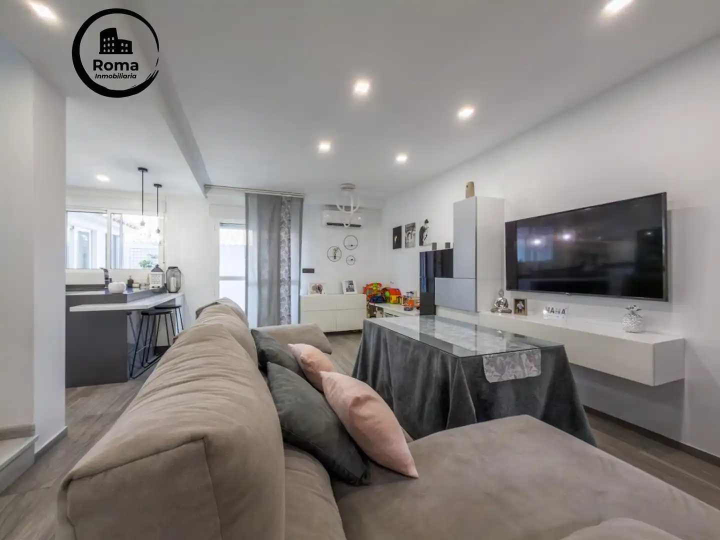 Living room of Detached homes for sale in Cenes de la Vega  with Air Conditioner, Heating and Terrace