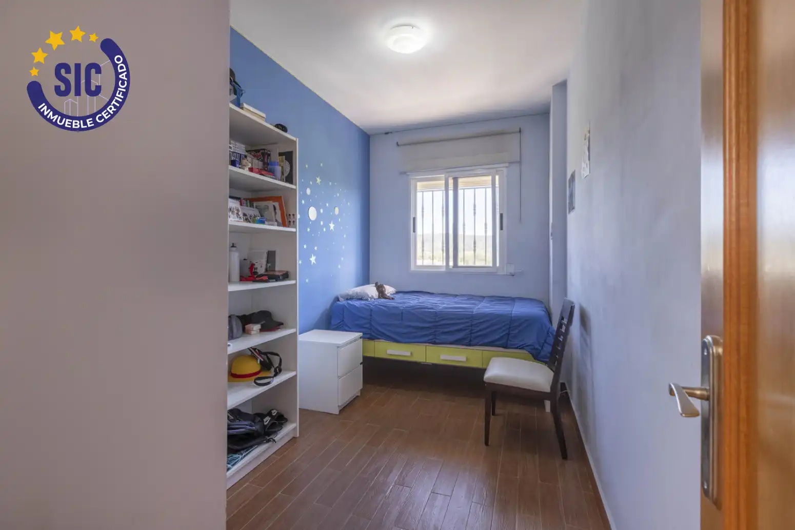 Dormitori de Casa adosada en venda en Llombai amb Calefacció, Terrassa i Balcó