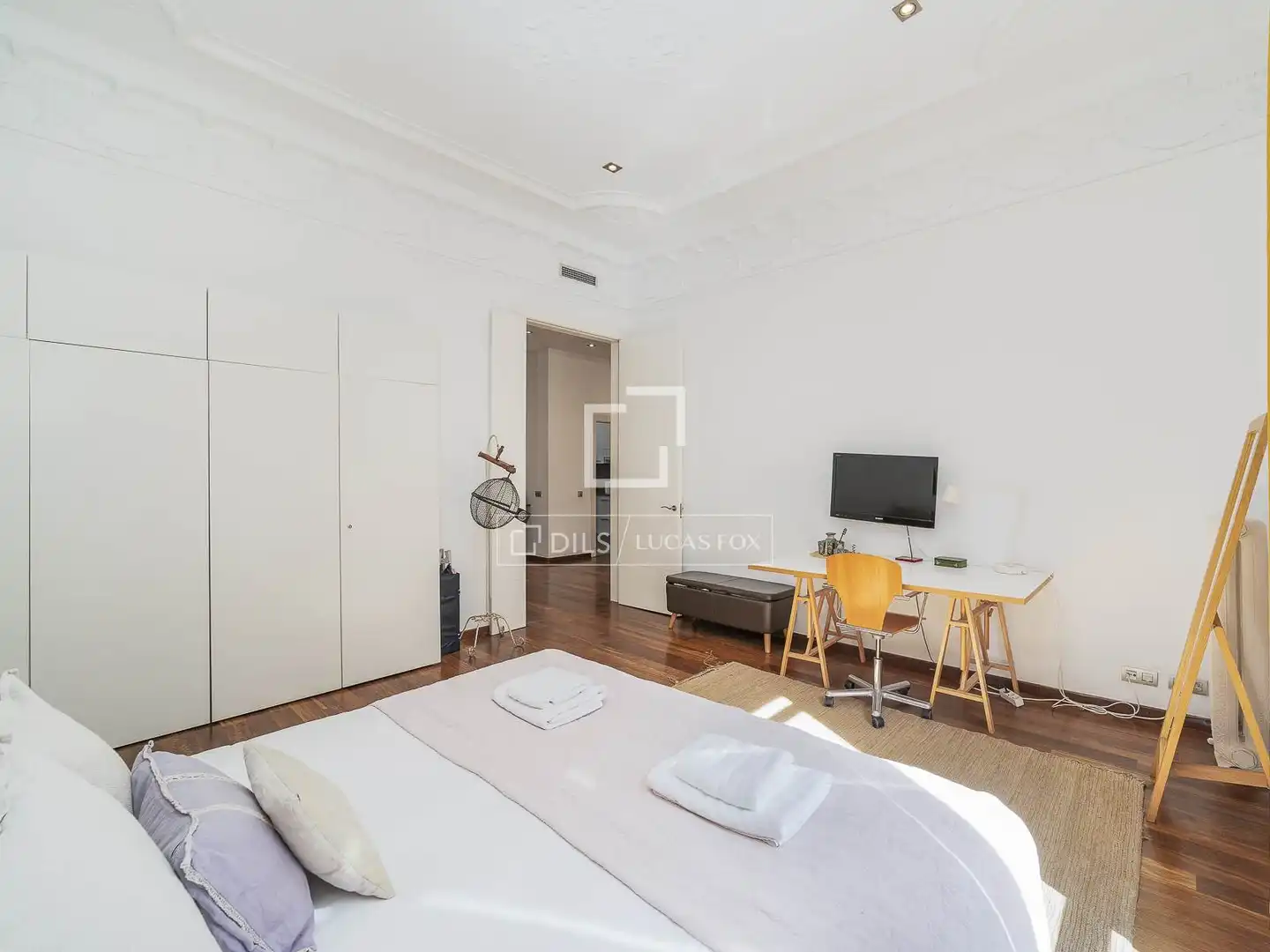 Schlafzimmer von Wohnung zum Verkauf in Barcelona mit Klimaanlage, Heizung und Balkon