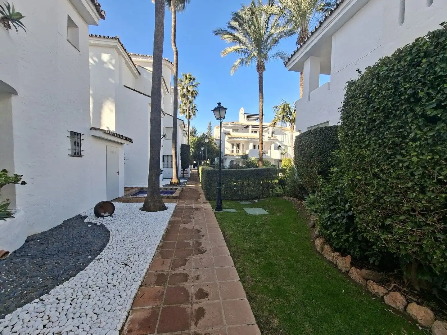 Vista exterior de Apartamento en venta en Marbella con Aire acondicionado, Jardín privado y Alarma