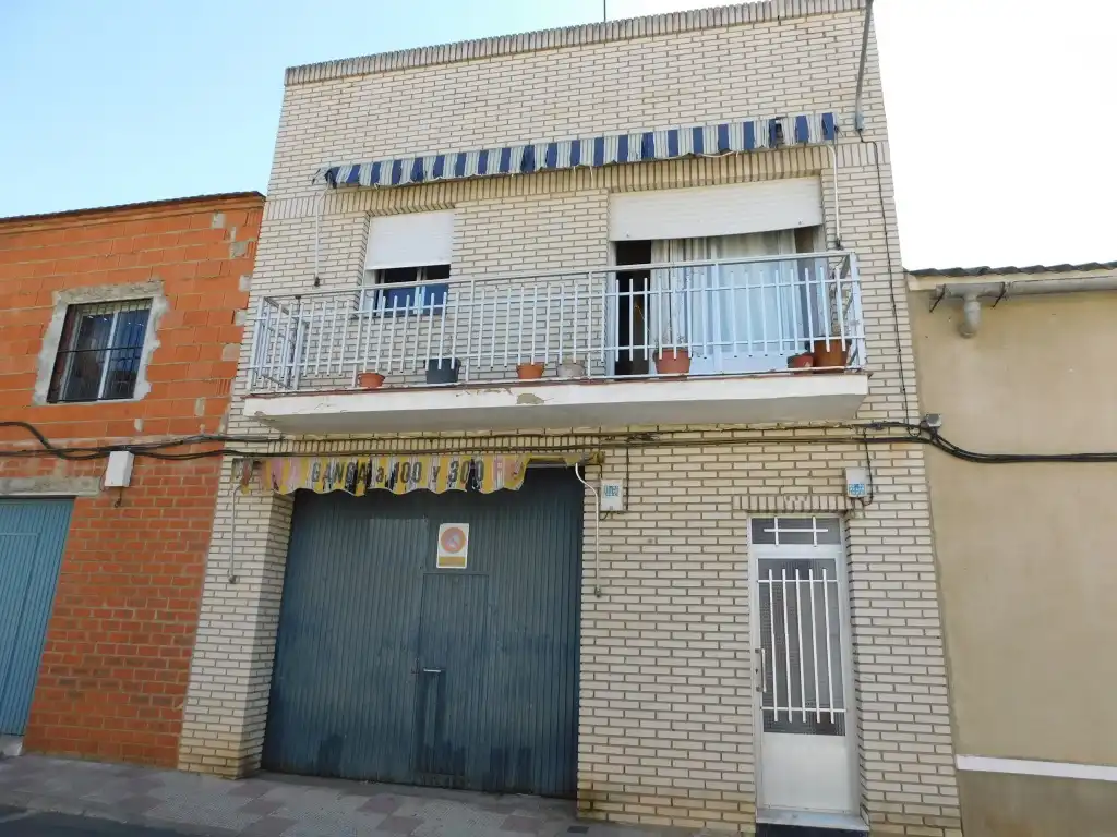 Casa con terraza en venta en Don Benito, imagen 2