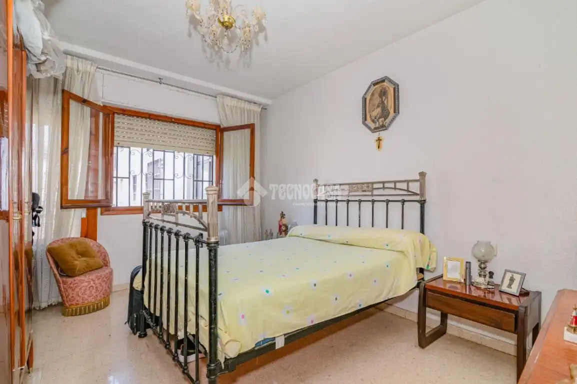 Habitación de Piso en venta en Granada con Calefacción, Amueblado y Balcón