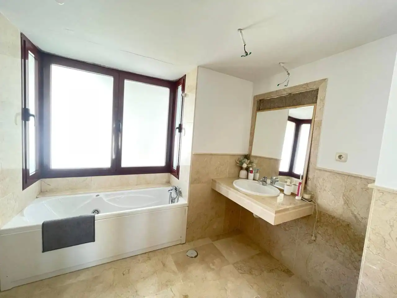 Baño de Casa adosada en venta en Casares con Jardín privado, Terraza y Piscina