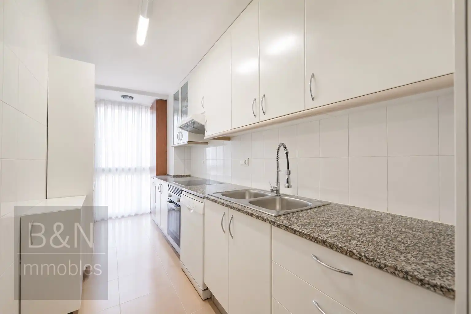 Küche von Wohnung zum Verkauf in Terrassa mit Klimaanlage, Heizung und Balkon
