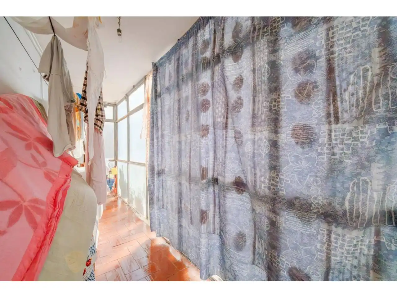 Schlafzimmer von Wohnung zum Verkauf in Salt mit Heizung