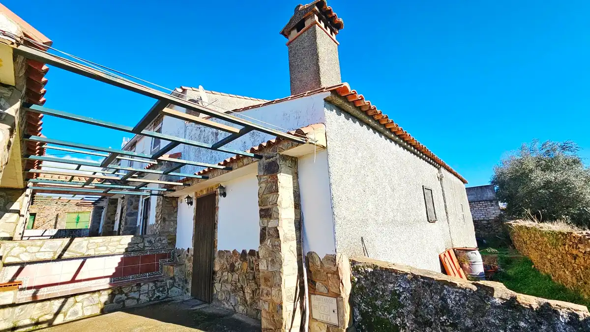 Vista exterior de Casa o xalet en venda en Almonaster la Real amb Jardí privat, Terrassa i Traster