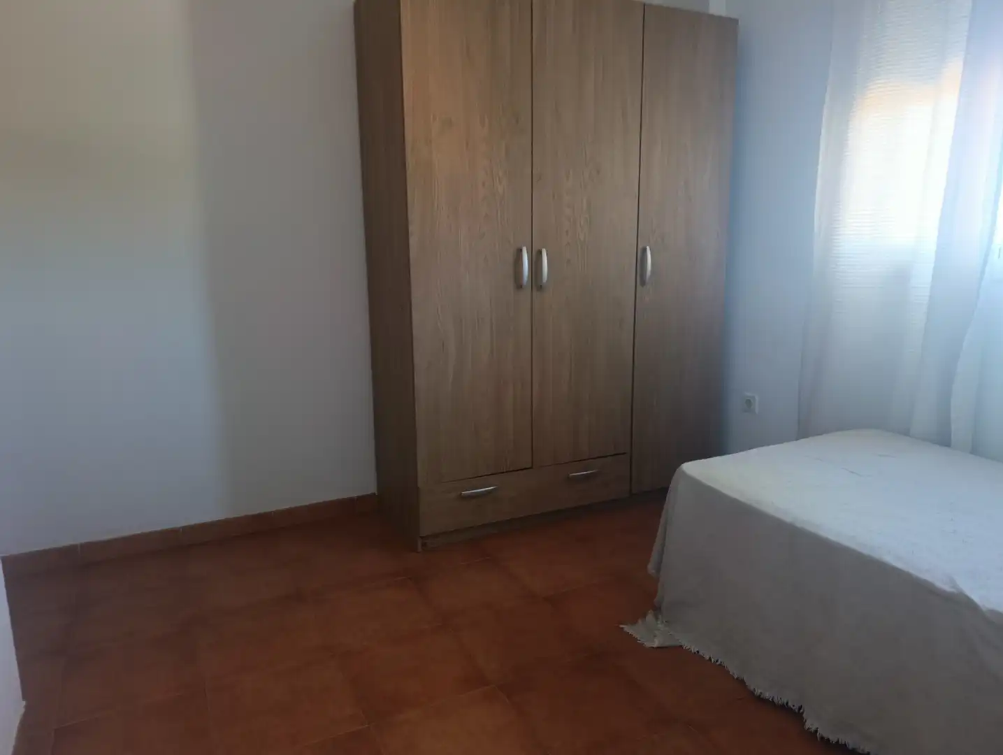 Habitación de Piso de alquiler en Dos Hermanas con Aire acondicionado, Terraza y Amueblado
