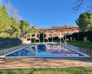 Piscina de Casa adosada en venda en Sant Sadurní d'Anoia amb Aire condicionat, Calefacció i Terrassa