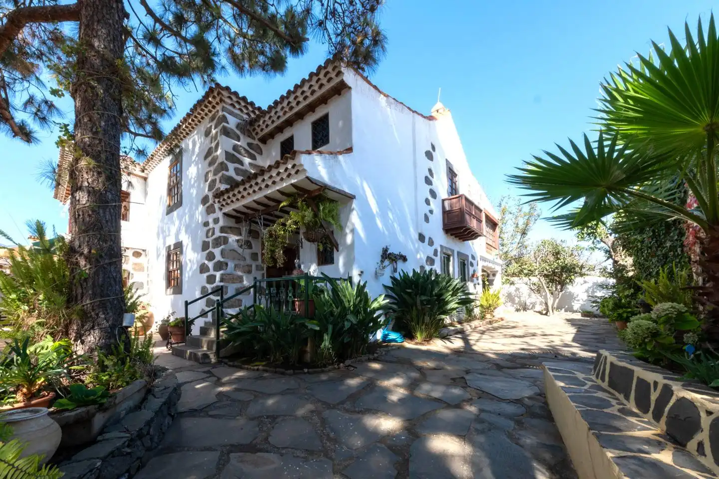 Vista exterior de Casa o xalet en venda en Santa Brígida amb Jardí privat i Terrassa