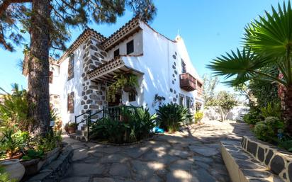 Vista exterior de Casa o xalet en venda en Santa Brígida amb Jardí privat i Terrassa