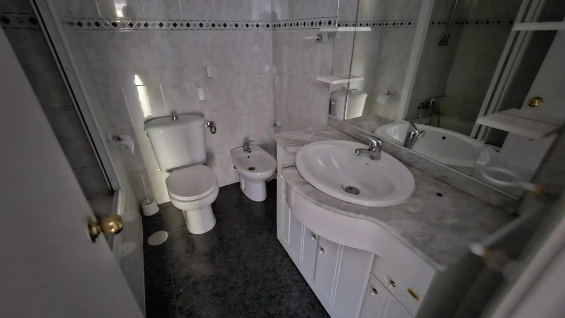 Bathroom of Flat for sale in Córdoba  with Terrace