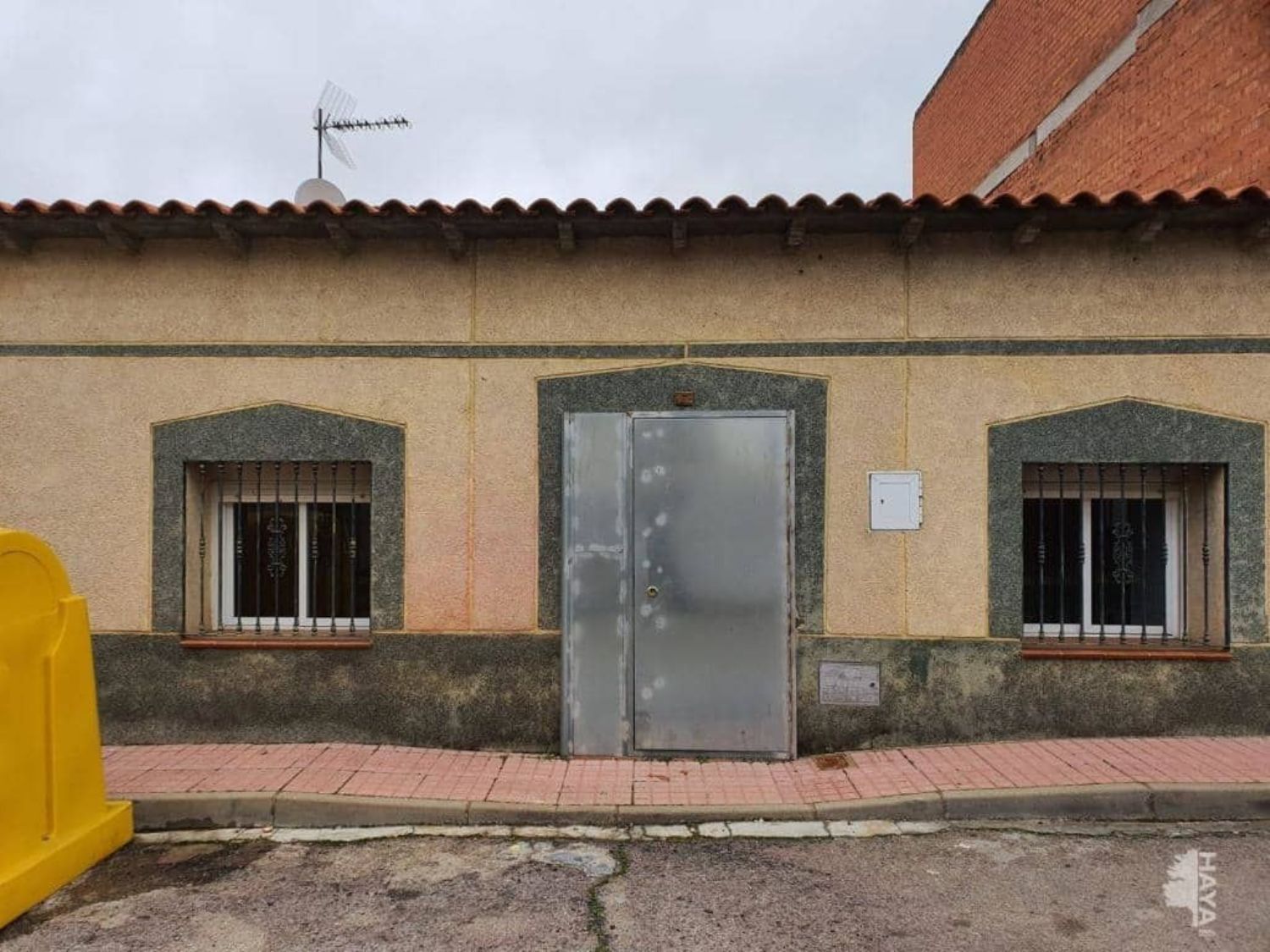 Exterior view of Single-family semi-detached for sale in Porzuna  with Heating