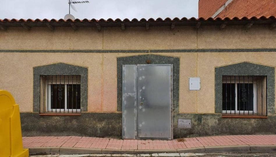 Photo 1 of Single-family semi-detached for sale in Calle Isabel la Catolica, Porzuna, Ciudad Real