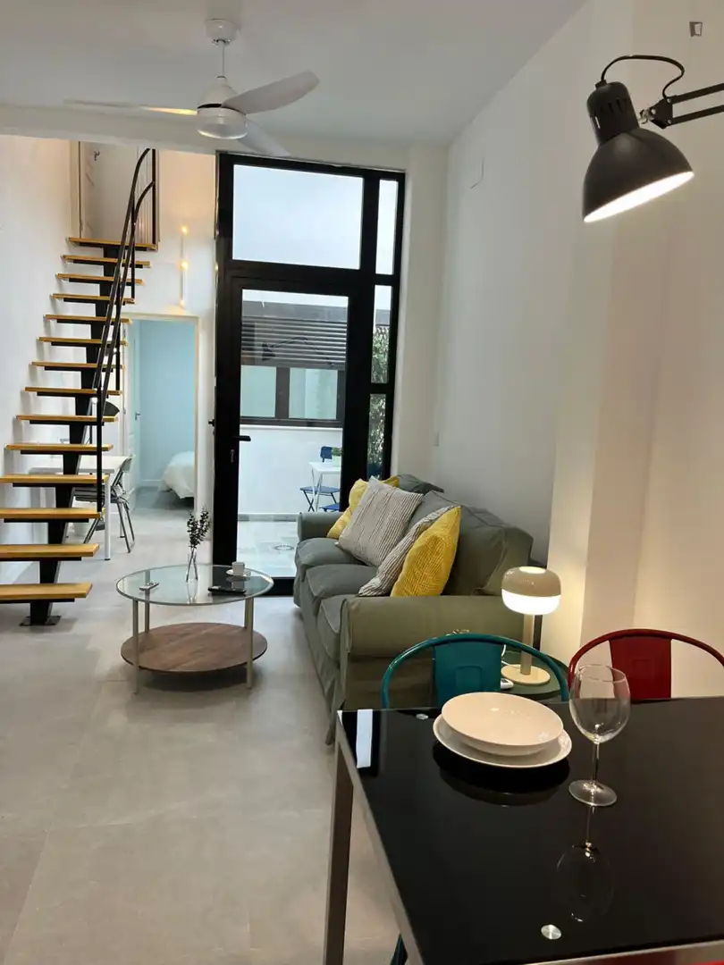 Sala d'estar de Apartament de lloguer en  Valencia Capital amb Aire condicionat, Moblat i Forn