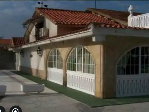 Außenansicht von Geschaftsraum zur Miete in Villamayor mit Klimaanlage, Heizung und Terrasse