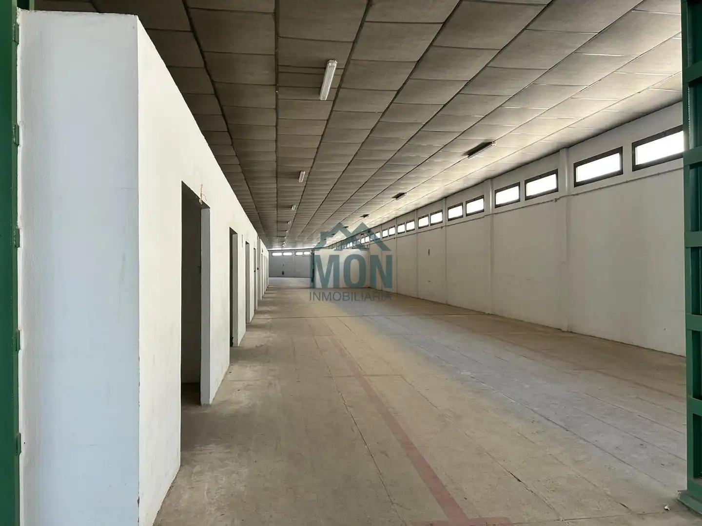 Industrial building with lift to rent in Fuente del Jarro, imagen 4