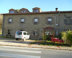 Vista exterior de Casa o xalet en venda en Arija amb Calefacció i Moblat