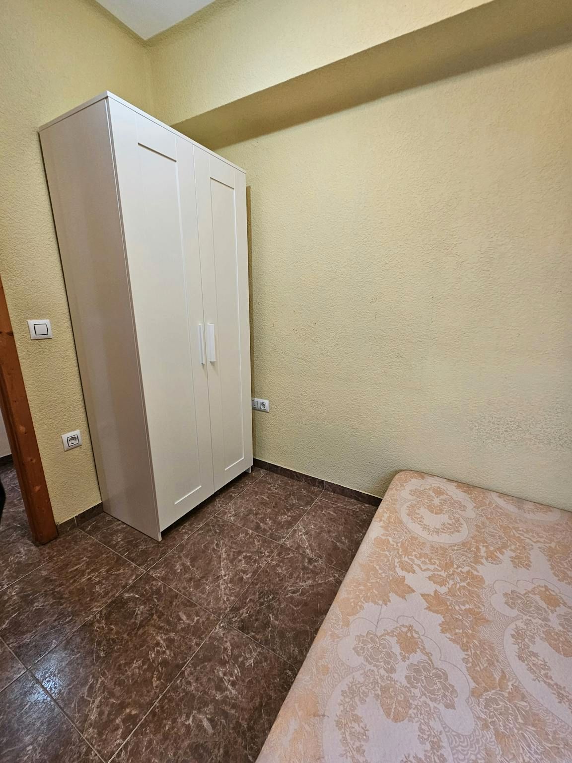 Bedroom of Flat to share in  Valencia Capital  with Washing machine