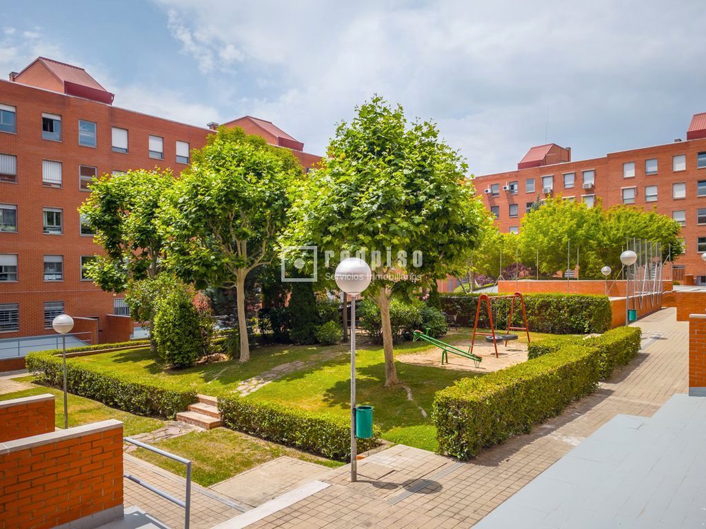 Flat for sale in LOS POETAS, Valdebernardo - Valderribas