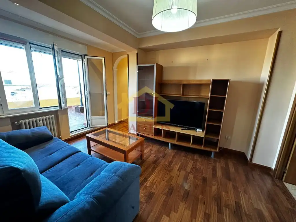 Dachboden zur Miete in Calle Maria Auxiliadora, Salesas
