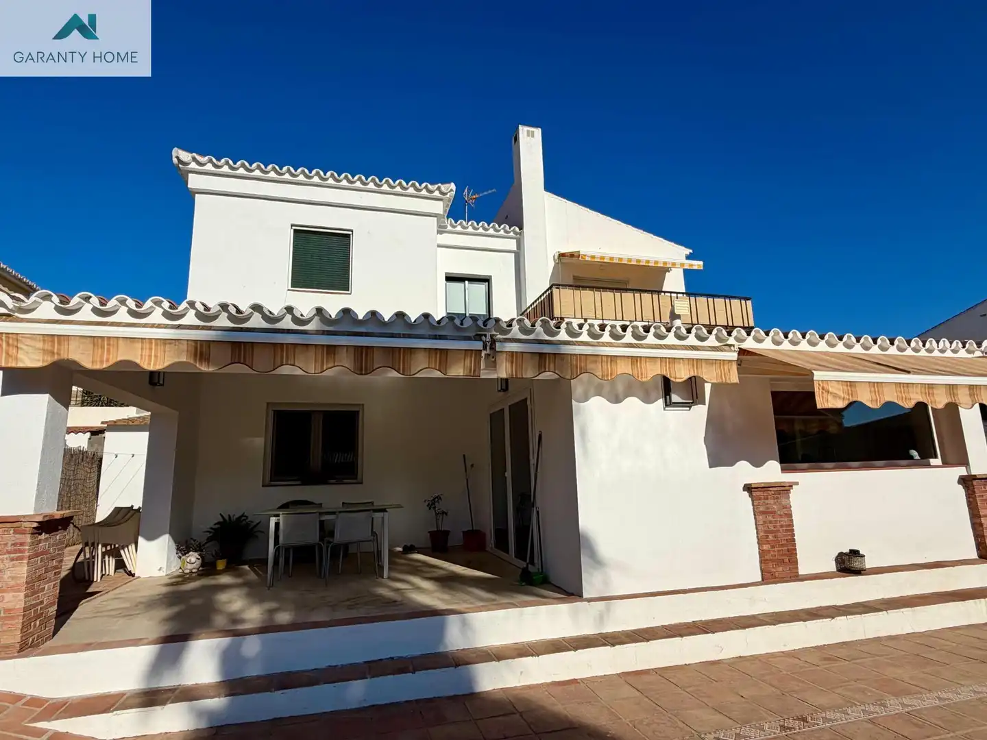 Vista exterior de Casa o xalet en venda en Alcaucín amb Aire condicionat, Jardí privat i Terrassa