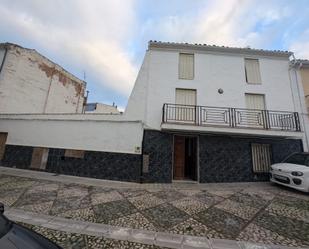 Vista exterior de Casa o xalet en venda en Alcaudete amb Jardí privat