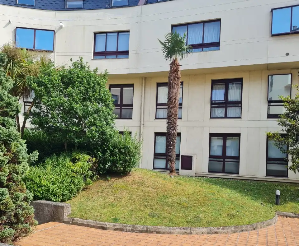Vista exterior de Dúplex en venda en A Coruña Capital  amb Parquet, Moblat i Forn