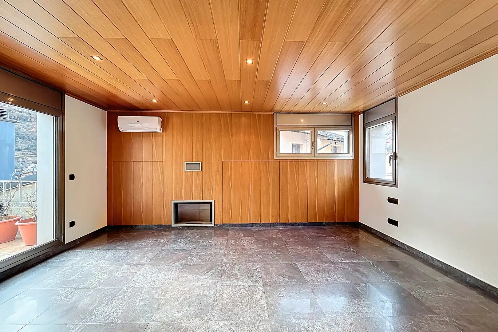 Attic for sale in Escaldes – Engordany  with Air Conditioner, Heating and Terrace