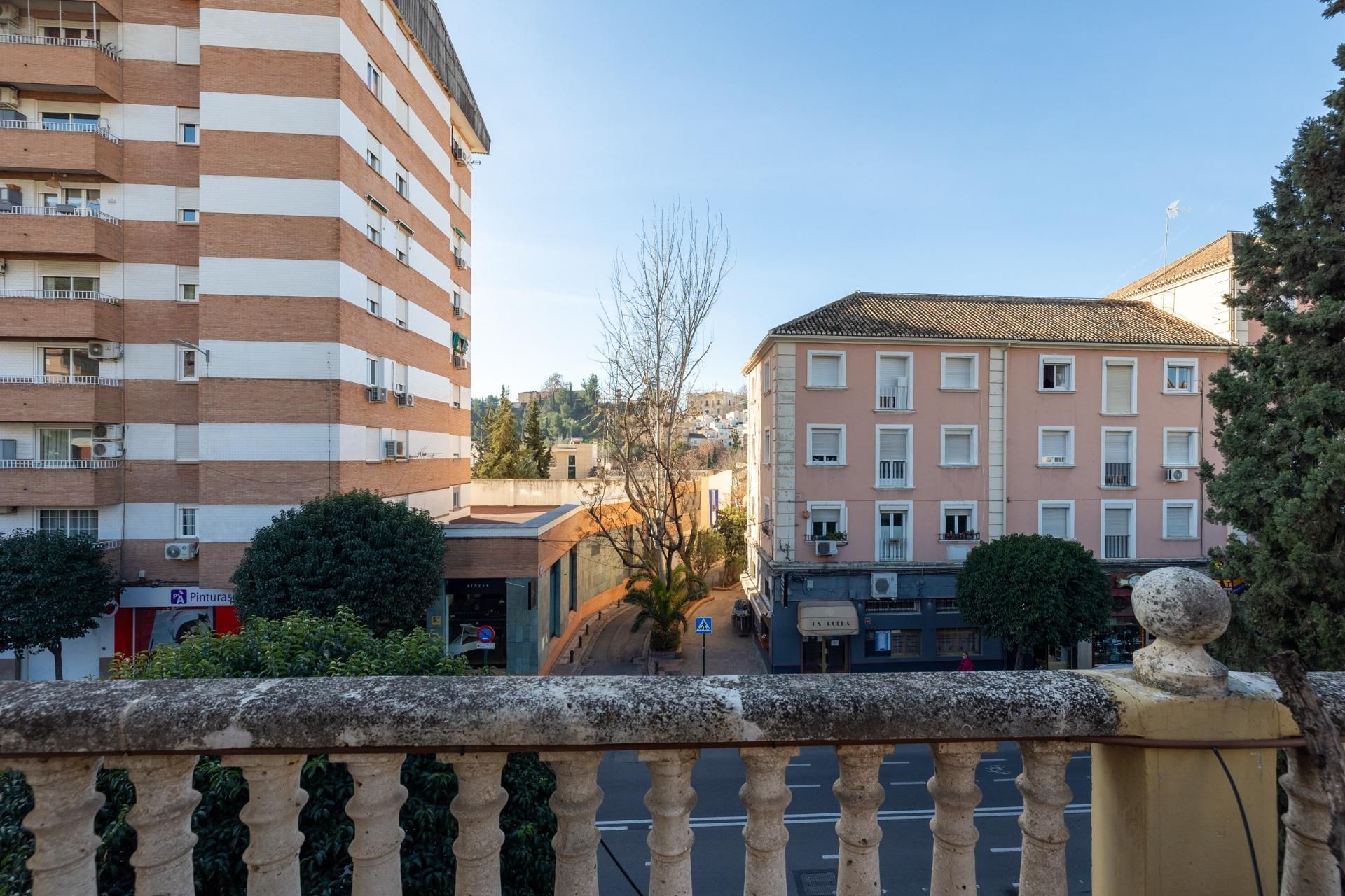 Vista exterior de Casa o xalet en venda en  Granada Capital amb Terrassa, Piscina i Balcó