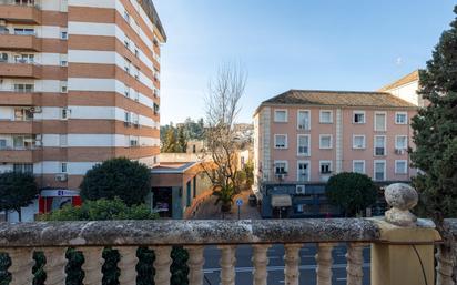 Vista exterior de Casa o xalet en venda en  Granada Capital amb Terrassa, Piscina i Balcó