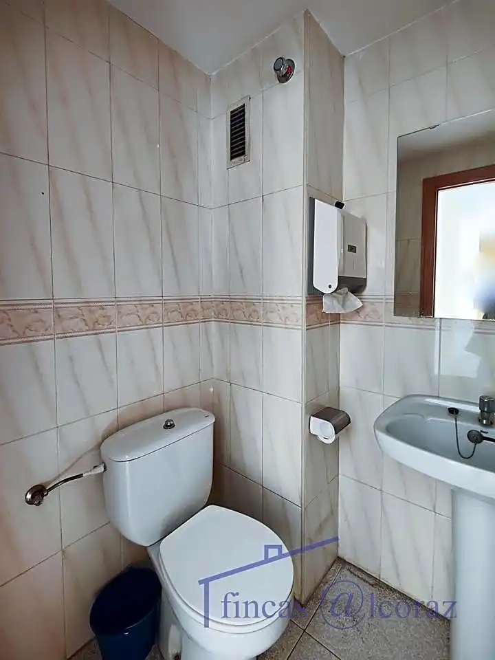 Baño de Oficina de alquiler en Huesca