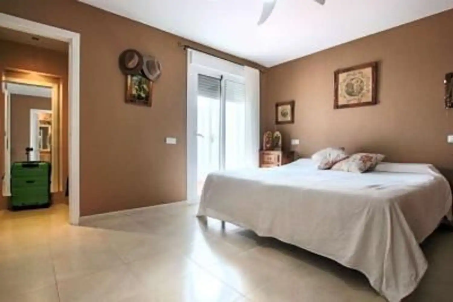 Schlafzimmer von Wohnung zum Verkauf in Marbella mit Klimaanlage, Privatgarten und Terrasse