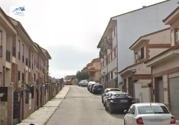 House with garden for sale in Calle SALVADOR DALI