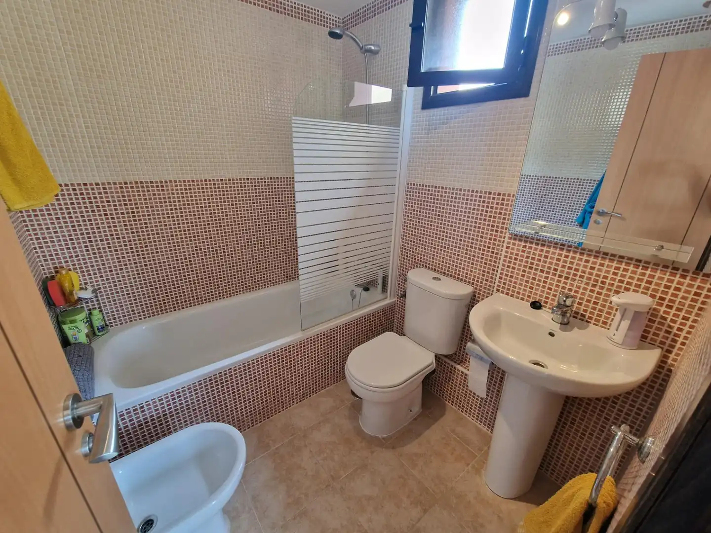 Badezimmer von Wohnungen zum Verkauf in Águilas mit Terrasse, Balkon und Gemeinschaftspool