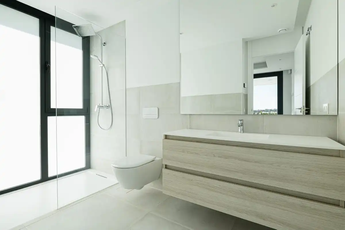 Baño de Casa o chalet de alquiler con opción a compra en Estepona con Aire acondicionado, Calefacción y Jardín privado