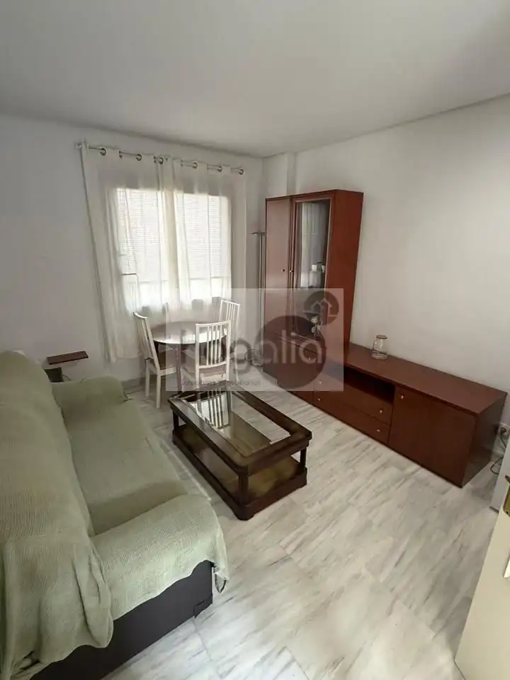 Piso de alquiler en Parque Alcosa